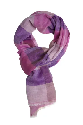 Exclusive 100% cashmere scarf in subtle pink plaid